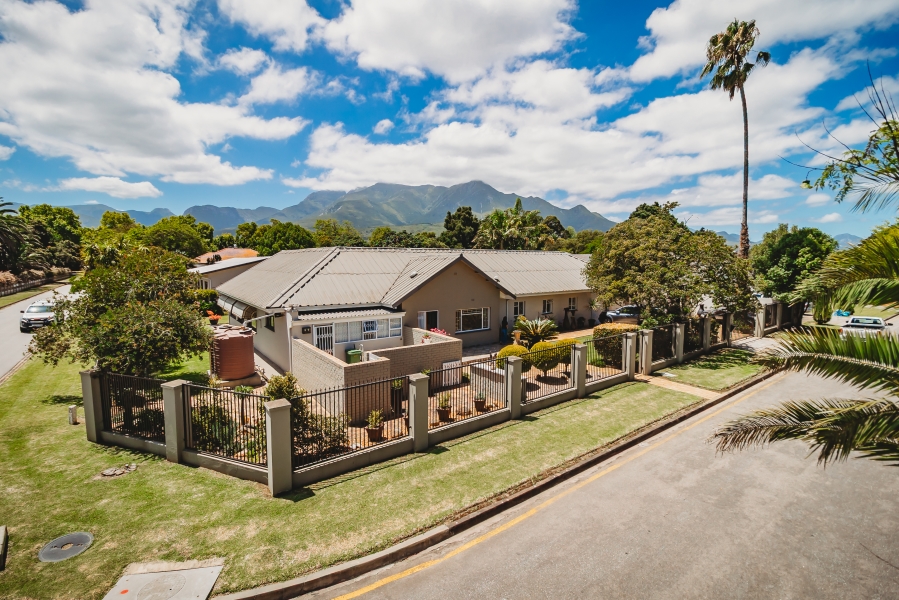 5 Bedroom Property for Sale in Heather Park Western Cape